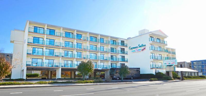 Cayman Suites Hotel - image 23