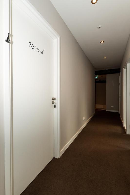 Family Room image 4