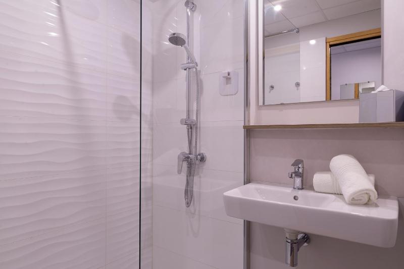 Double Room - Disability Access image 4