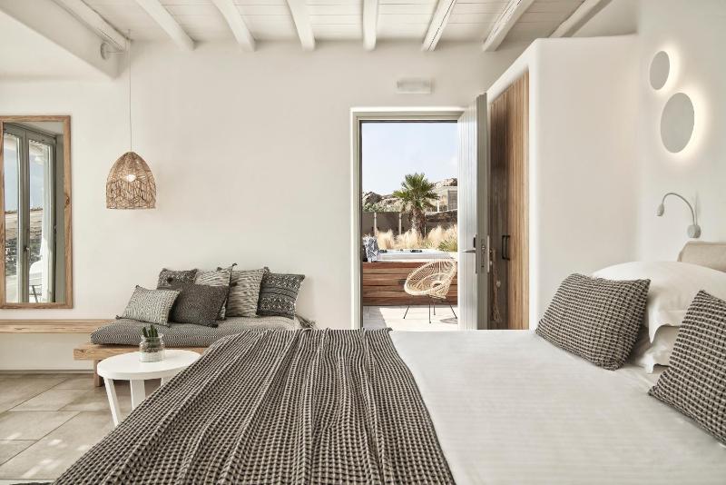 Suite with Hot Tub and with Sea View image 4