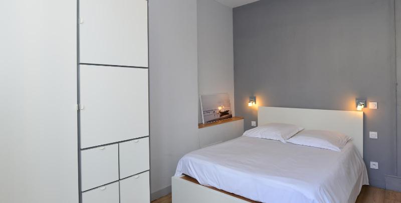 One-Bedroom Apartment image 3