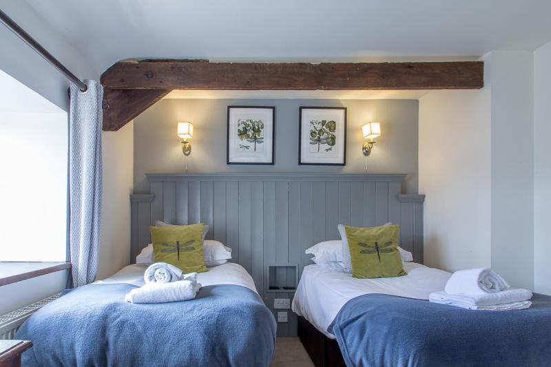 Twin Room image 2