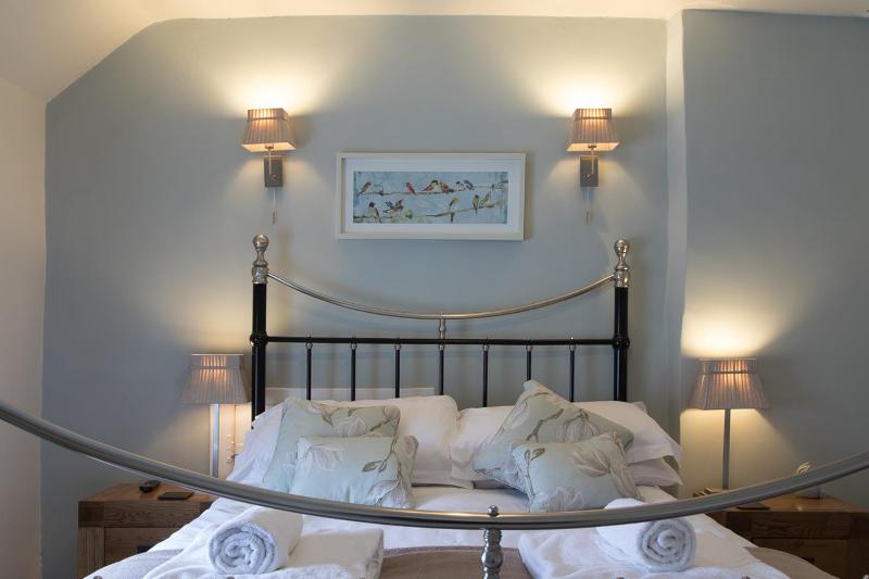 Double Room image 3