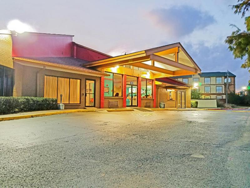 Howard Johnson by Wyndham Houston Hobby Airport - image 49