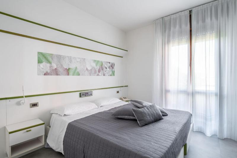 Basic Double Room image 1