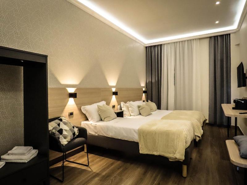 Superior Triple Room image 1