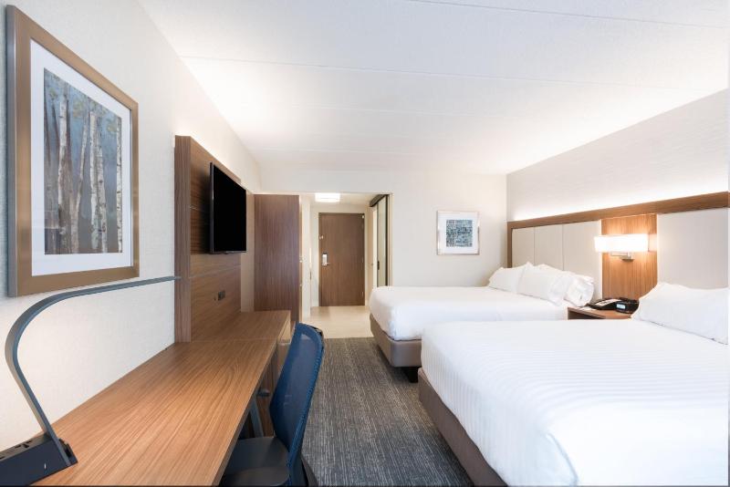 Standard Room with Two Queen Beds image 3