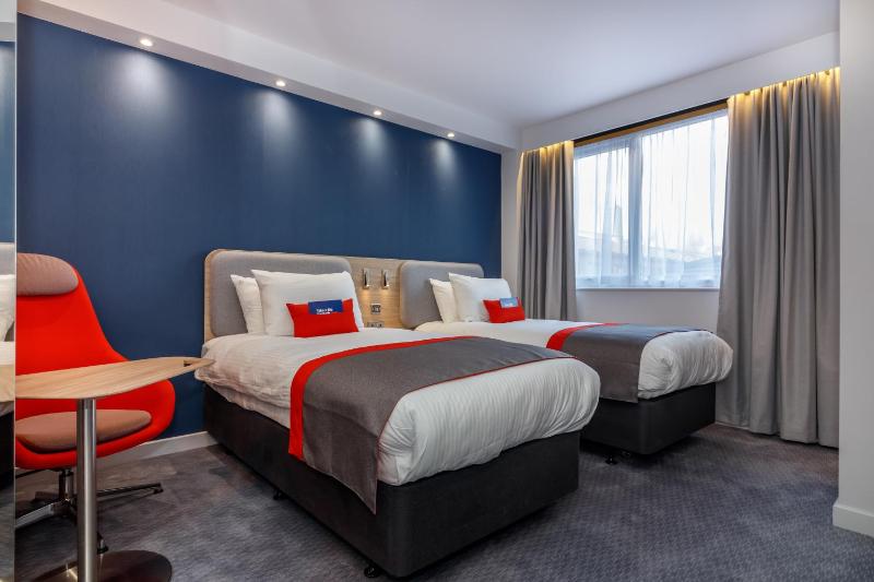 Standard Twin Room with Free Hot Breakfast image 3