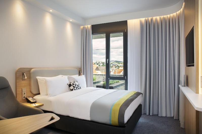 Standard Double Room image 3