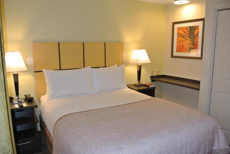 One-Bedroom Suite image 1
