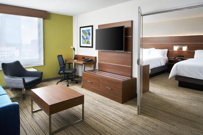Queen Suite with Two Queen Beds image 2