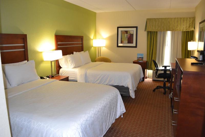 Queen Room with Two Queen Beds image 2