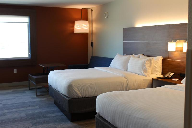 Queen Suite with Two Queen Beds image 1
