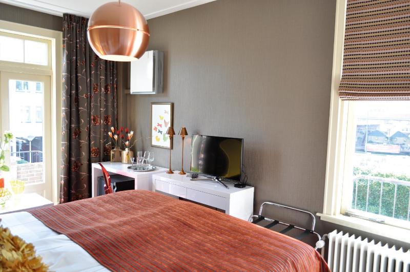 Senior Room with Balcony image 4