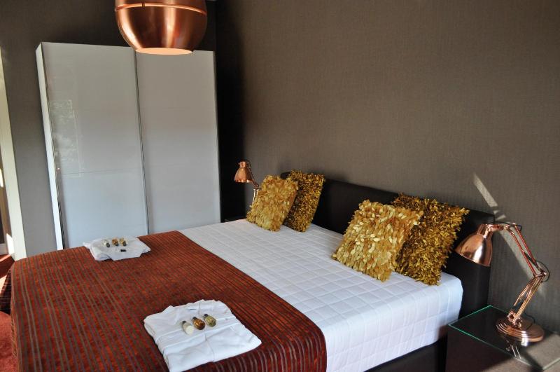 Senior Room with Balcony image 2