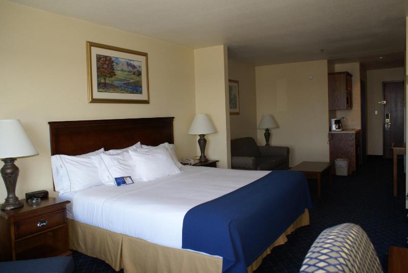 King Suite with Sofa Bed image 3