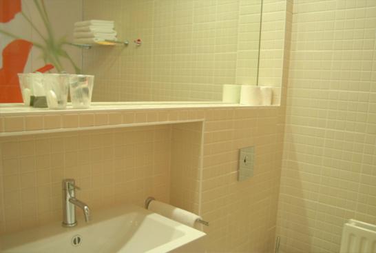 Twin Room image 2