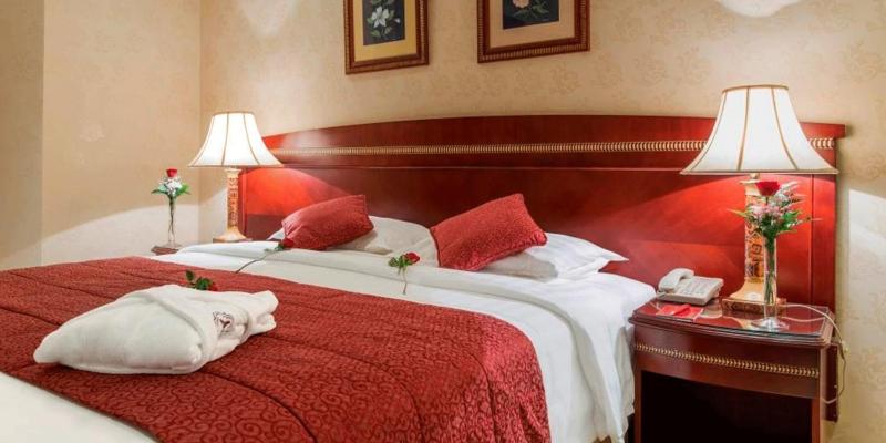 King Suite - Non-Smoking