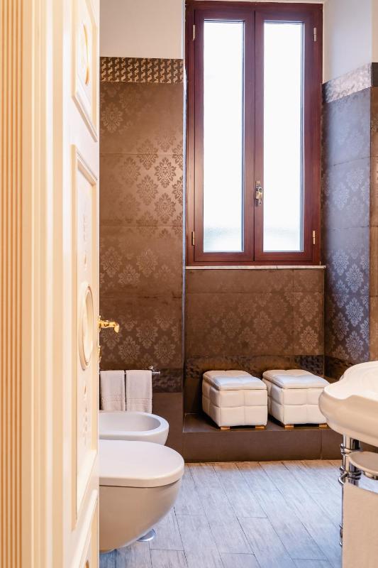 Deluxe Double Room image 3