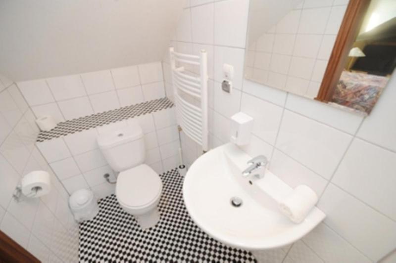 Double or Twin Room image 4