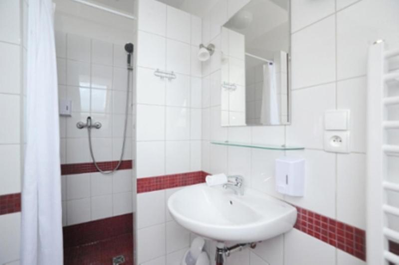 Single Room image 2