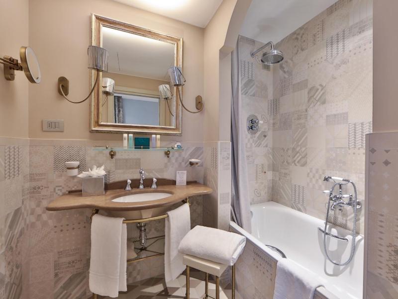 Superior Triple Room image 3