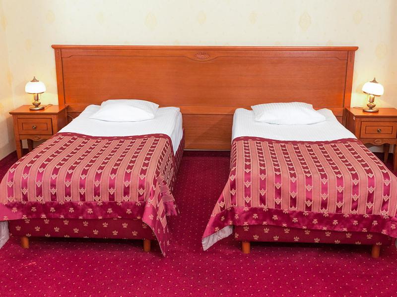 Twin Room image 3