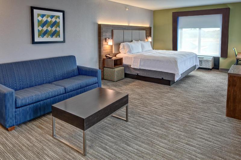Standard King Room image 2
