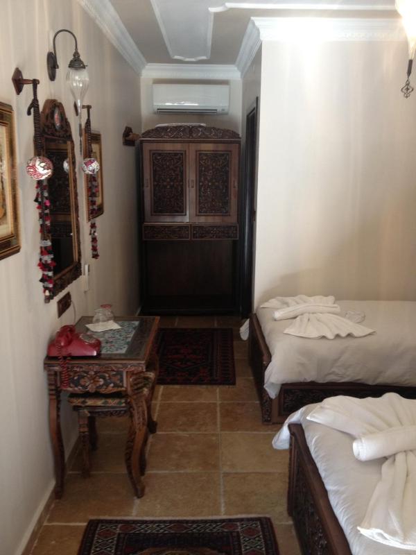 Standard Twin Room image 3