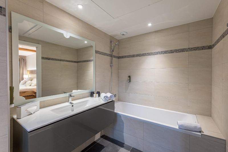 Double Room Le Parc image 4