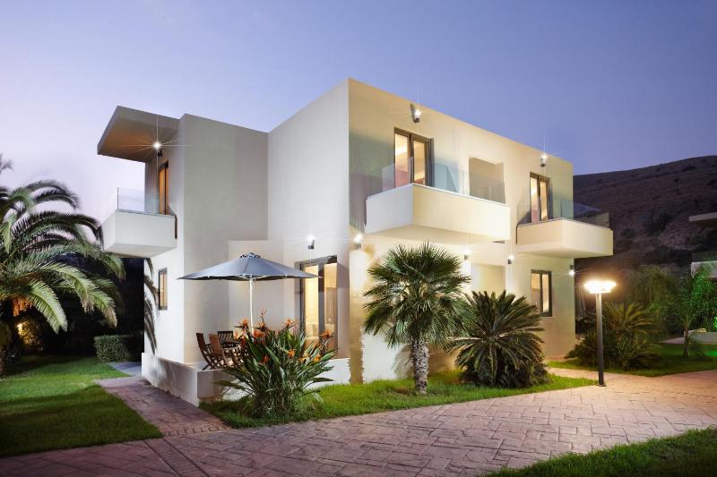 Two-Bedroom Apartment - Split Level image 2