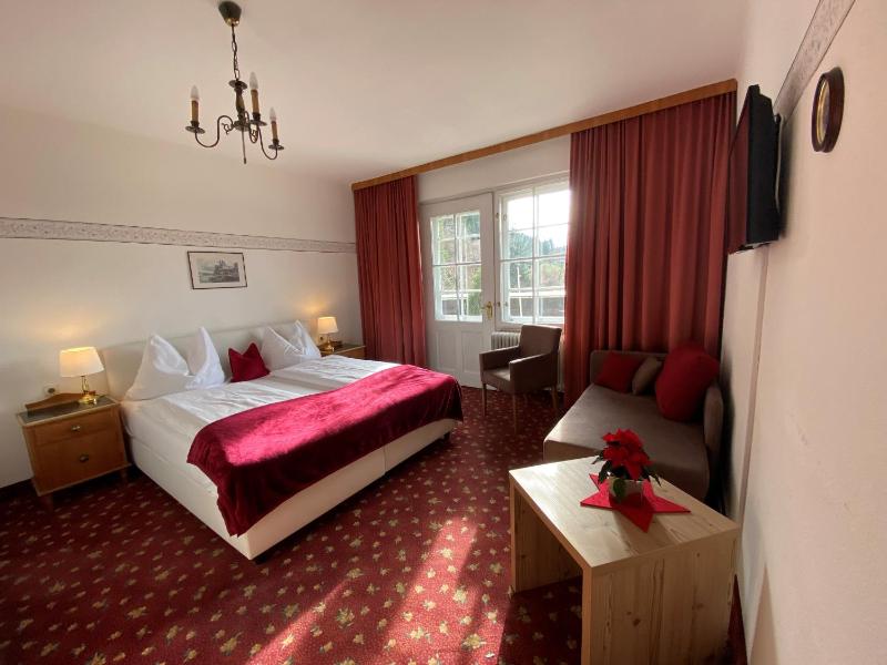 Double Room with Balcony image 3