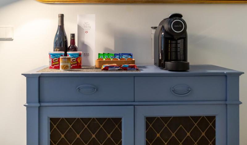 Premium Suite with Garden View image 2