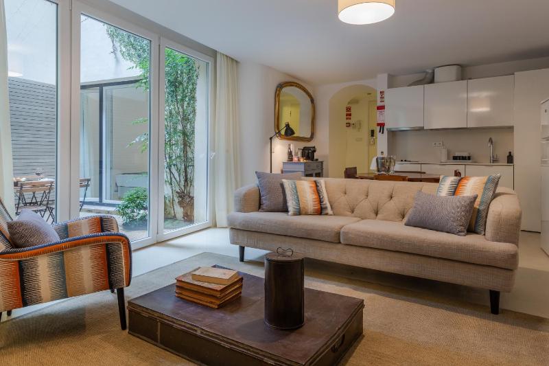 Premium Suite with Garden View image 2
