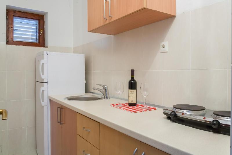 Twin Room with Balcony image 4