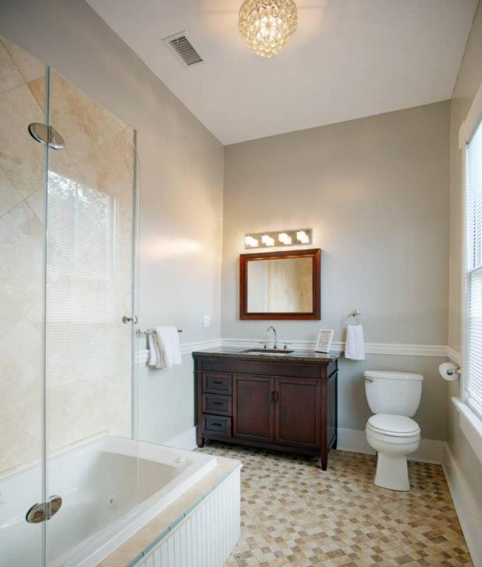 Huge 5 bed 5 bath in Historic Downtown Savannah - image 25