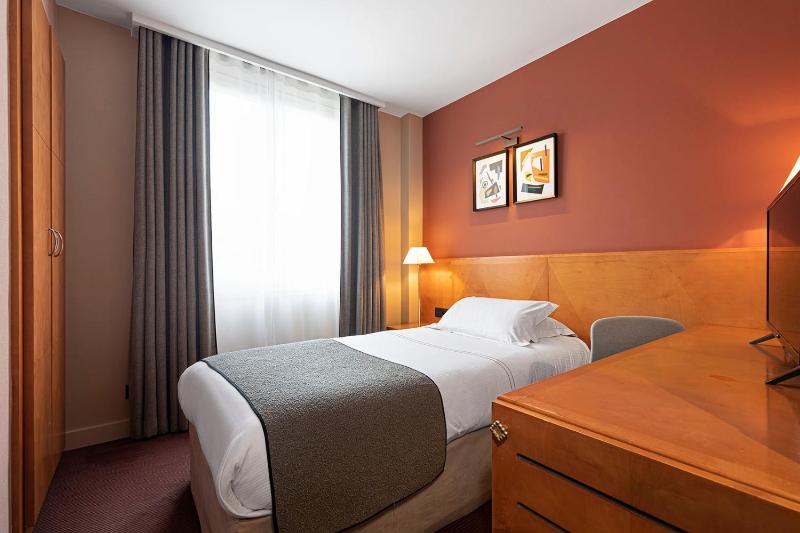 Standard Single Room image 4