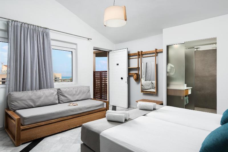 Deluxe Double or Twin Room image 3
