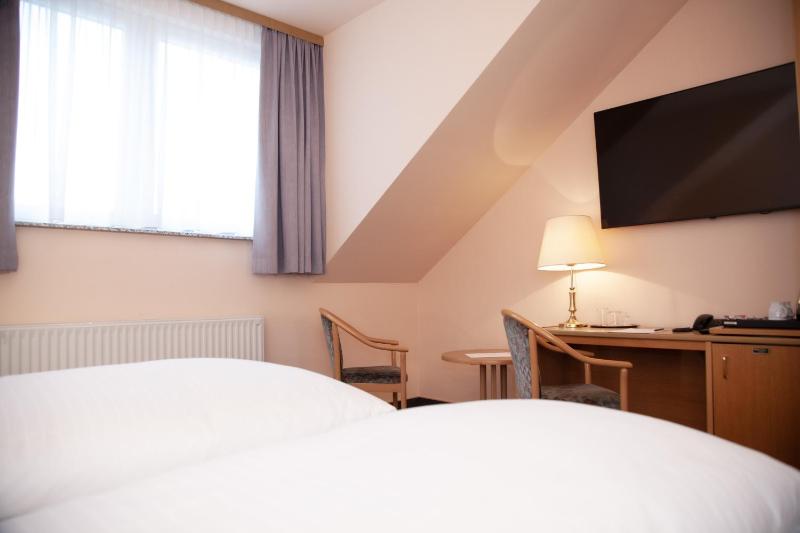 Double Room image 3