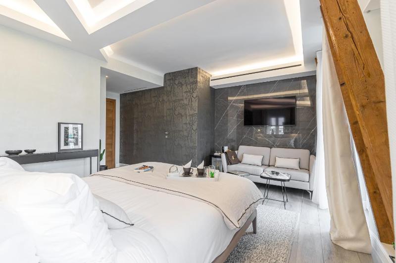 Deluxe Double Room image 4