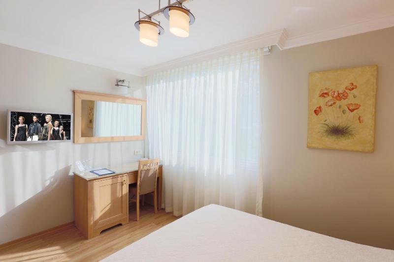 Standard Double or Twin Room image 3