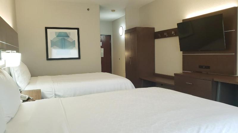 Standard Room with Two Queen Beds image 2