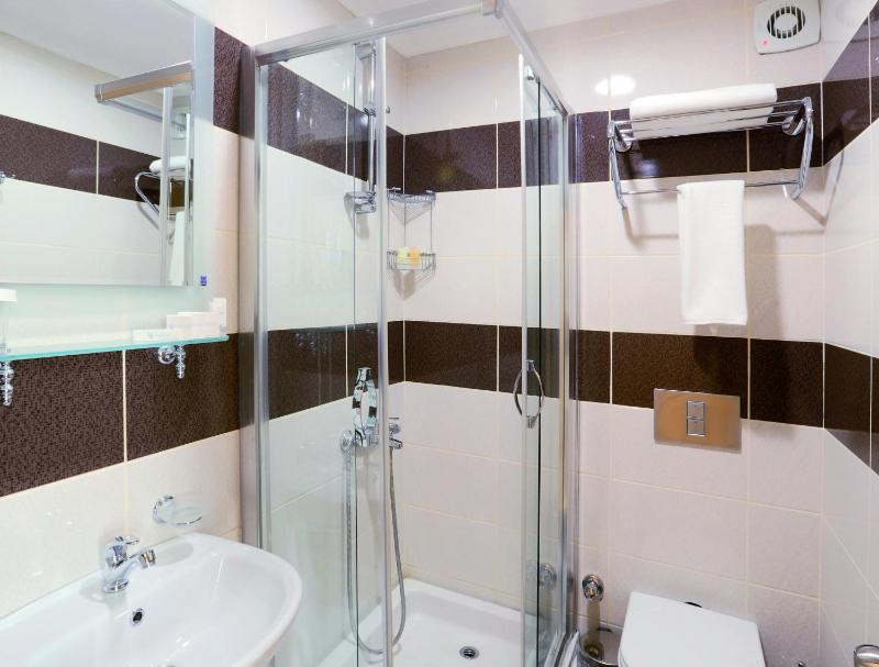 Economy Twin Room image 2