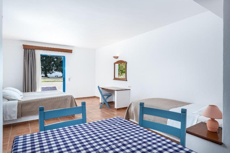 Triple Room with Sea View image 4