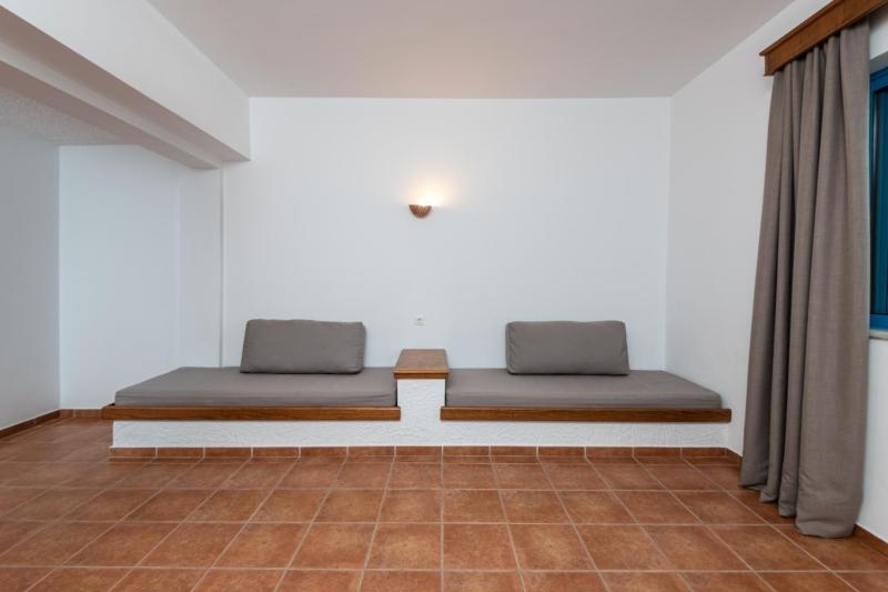 One Bedroom Apartment with Sea View image 2