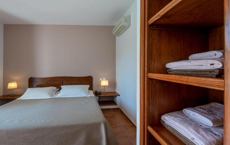 One Bedroom Apartment with Sea View image 4