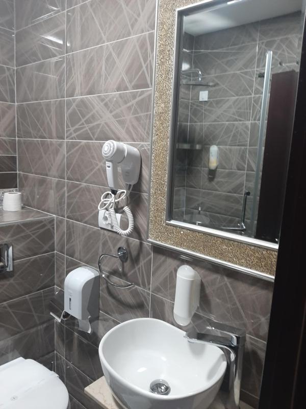 Deluxe Triple Room image 3
