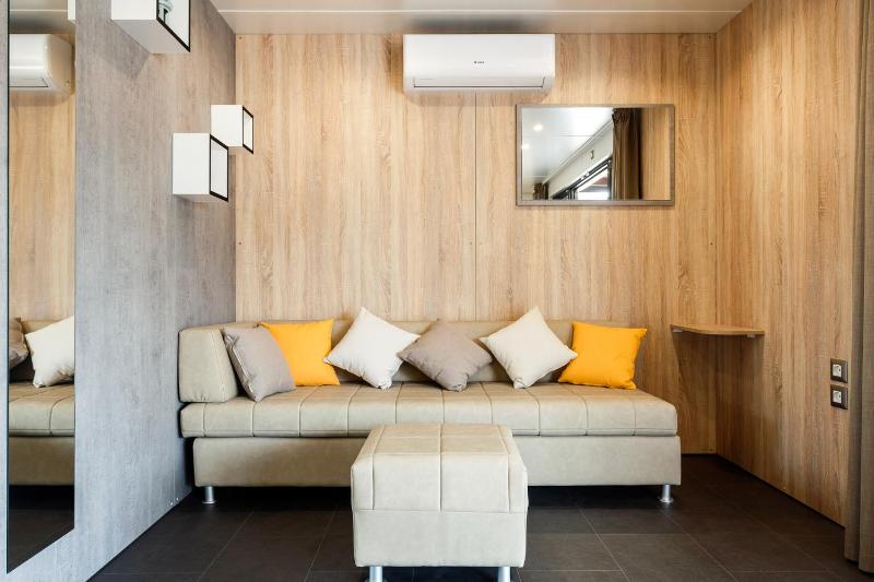 Deluxe Two-bedroom Mobile Home with Private Pool image 3