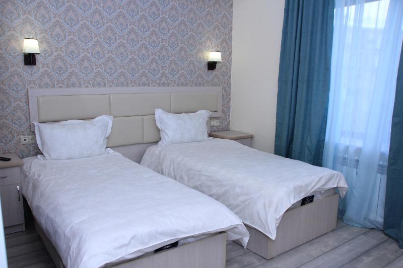 Deluxe Double or Twin Room image 3