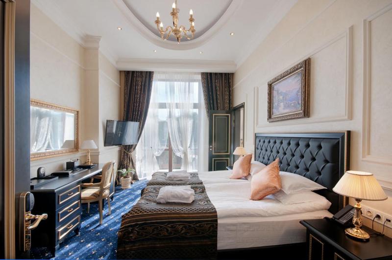 Deluxe Double Room image 1
